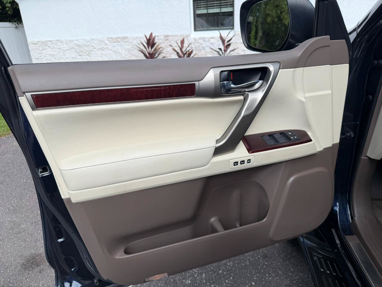 Used 2018 Lexus GX 460 Premium w/ Premium Package AWD/4WD image 27