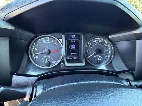 Used 2018 Toyota Tacoma TRD Off-Road w/ Technology Package AWD/4WD image 29