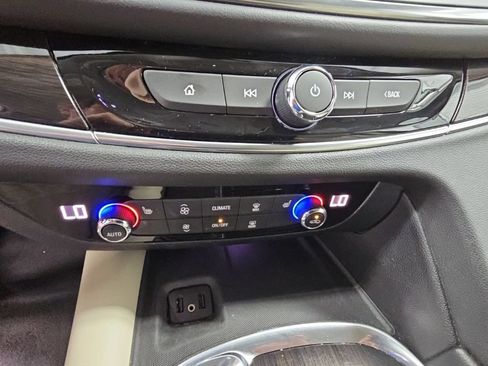Used 2019 Buick Enclave Essence FWD image 19