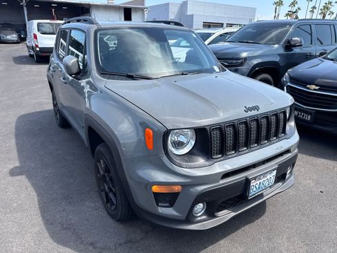 Used 2019 Jeep Renegade Altitude w/ Quick Order Package 22M AWD/4WD image 9