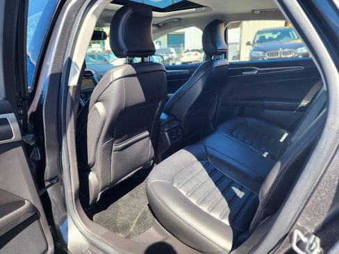 Used 2016 Ford Fusion SE w/ Equipment Group 202A FWD image 22