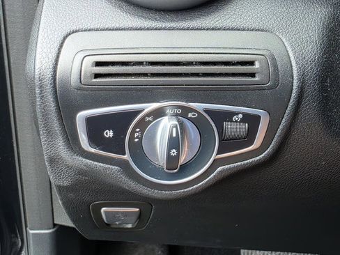 Used 2020 Mercedes-Benz GLC 300 4MATIC image 27