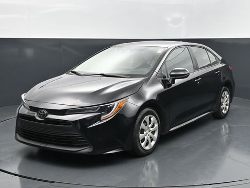 Used 2024 Toyota Corolla LE image 1