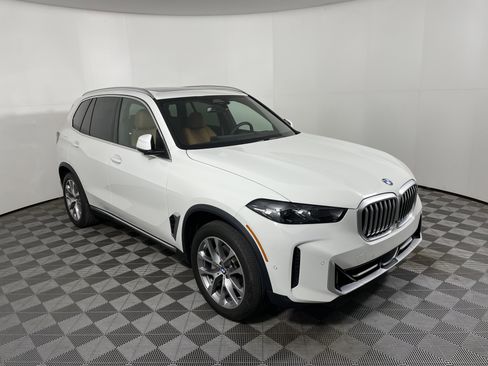 Used 2024 BMW X5 sDrive40i w/ Parking Assistance Package image 7