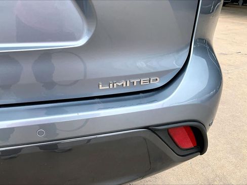 Used 2020 Toyota Highlander Limited FWD image 31
