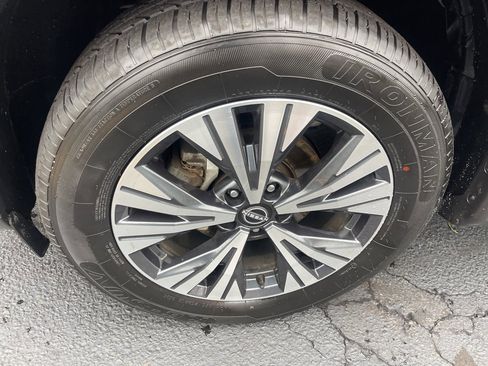 Certified 2023 Nissan Rogue SV image 25