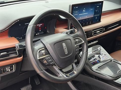 Used 2023 Lincoln Nautilus Reserve w/ Luxury Package image 15