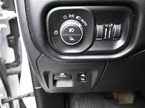 Used 2019 RAM 1500 Big Horn AWD/4WD image 12