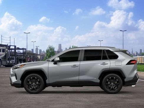 New 2025 Toyota RAV4 SE image 4