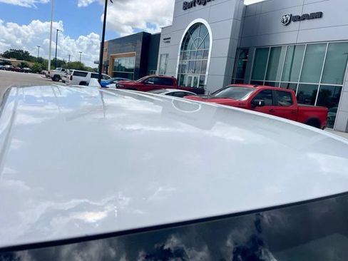 Used 2024 GMC Terrain SLE FWD image 9