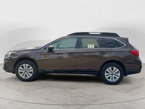 Used 2019 Subaru Outback 2.5i Premium w/ Popular Package #2 AWD/4WD image 2