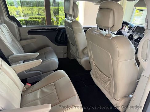 Used 2013 Chrysler Town & Country Limited w/ Luxury Group FWD image 33