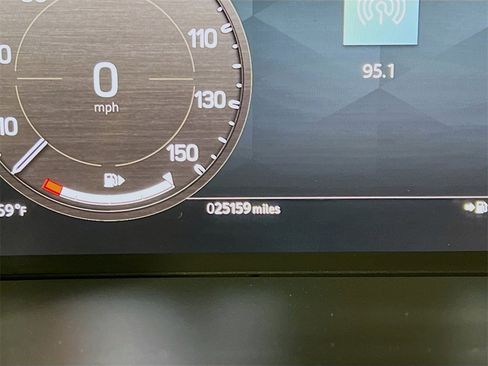 Used 2023 Land Rover Defender 130 SE image 12