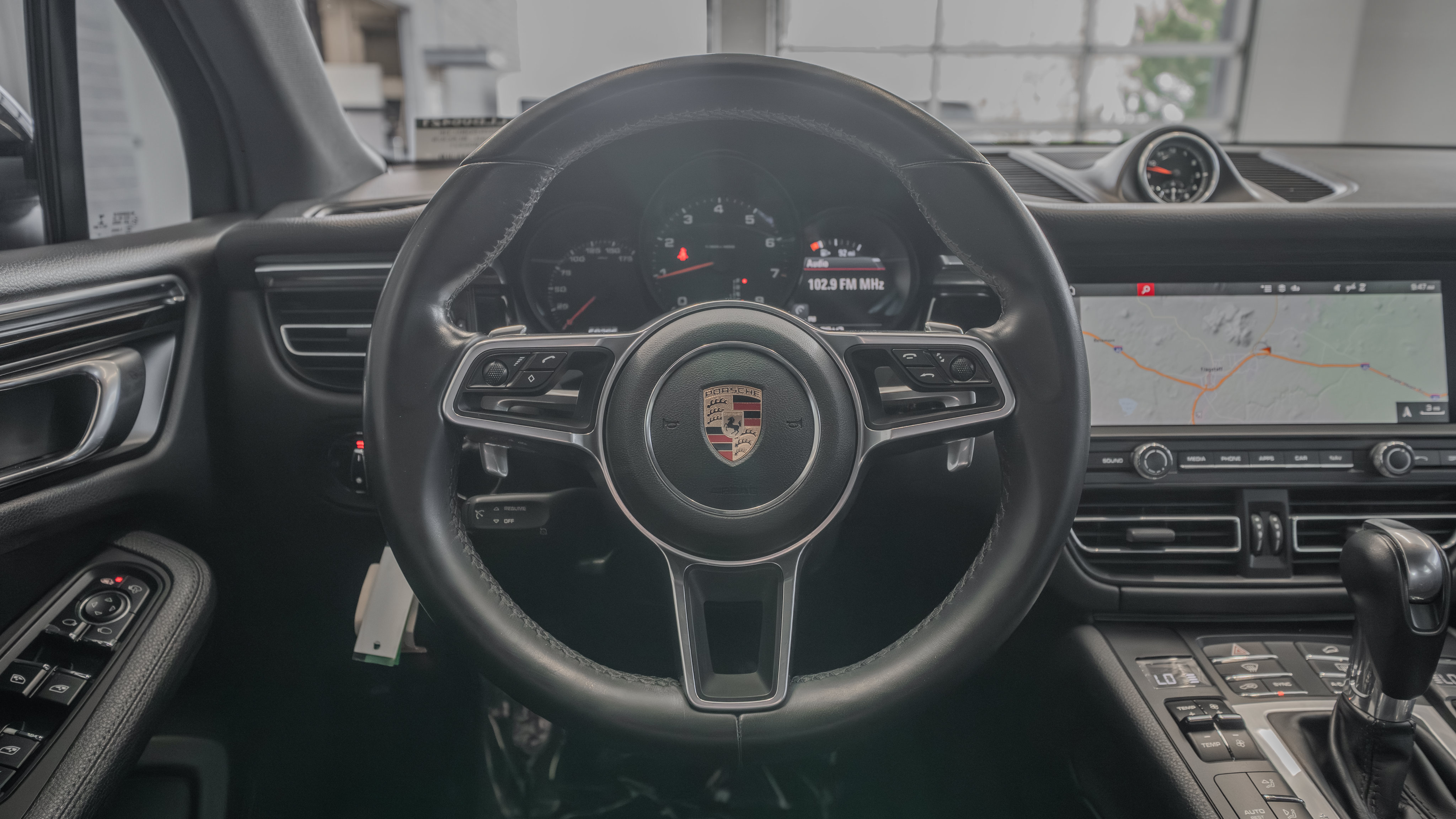 Used 2020 Porsche Macan AWD/4WD image 9
