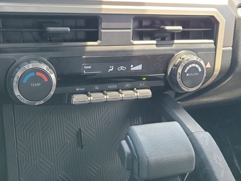 Certified 2025 Toyota Tacoma SR5 AWD/4WD image 28