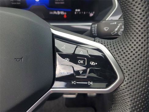 Certified 2024 Volkswagen Tiguan SE R-Line image 28