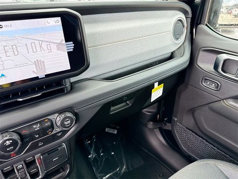 New 2025 Jeep Wrangler Sahara w/ Technology Group image 23