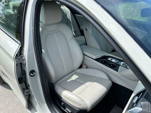 Used 2025 Genesis G70 2.5T image 15