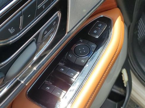 Used 2019 Lincoln Navigator Reserve AWD/4WD image 11