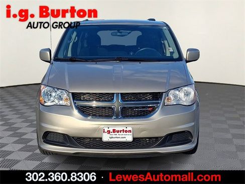 Used 2016 Dodge Grand Caravan SXT image 2