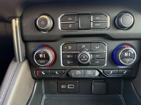 Used 2021 Chevrolet Tahoe LT image 32