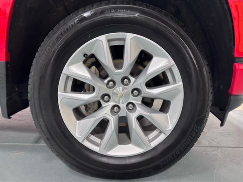 Used 2019 Chevrolet Silverado 1500 Custom w/ Custom Convenience Package AWD/4WD image 7