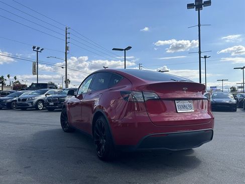 Used 2021 Tesla Model Y Long Range AWD/4WD image 9