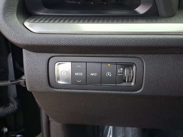 Used 2024 Chevrolet Traverse LT AWD/4WD image 38