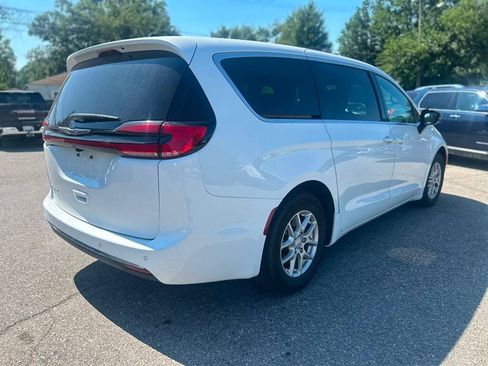 Used 2026 Chrysler Pacifica Select FWD image 5