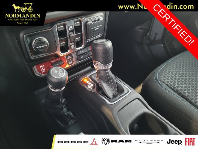 Certified 2025 Jeep Wrangler Unlimited Rubicon 4xe w/ Convenience Group AWD/4WD image 12