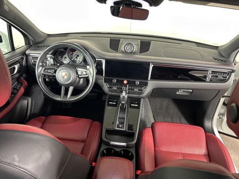 Certified 2023 Porsche Macan Turbo image 21