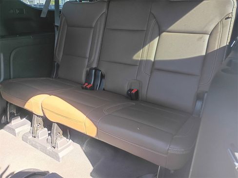 Used 2022 Chevrolet Suburban High Country w/ Premium Package image 12