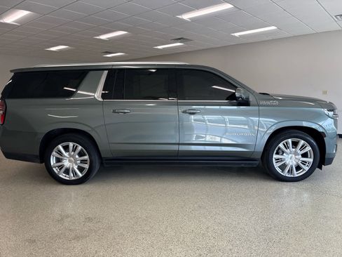 Used 2024 Chevrolet Suburban High Country AWD/4WD image 4