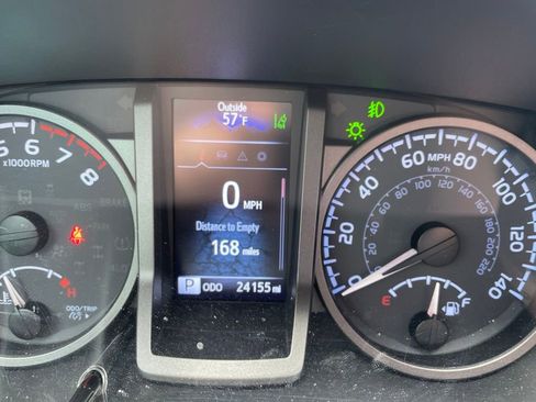 Used 2023 Toyota Tacoma TRD Off-Road AWD/4WD image 9