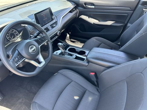 Used 2024 Nissan Altima 2.5 SV FWD image 35
