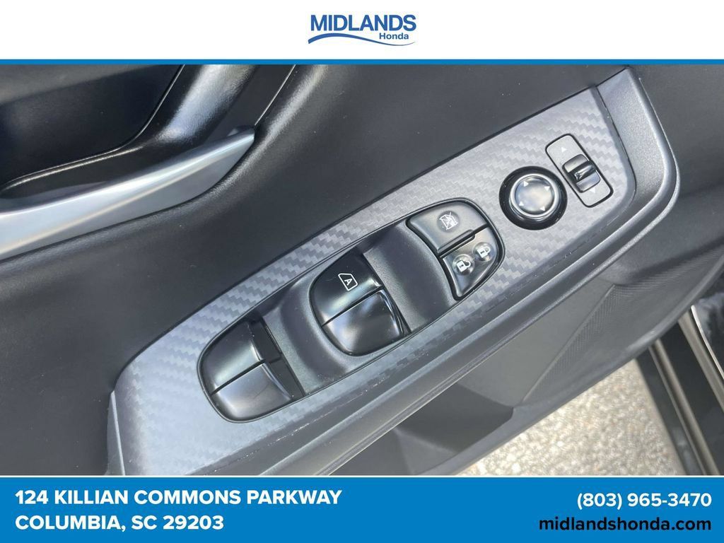 Used 2025 Nissan Sentra SV FWD image 16