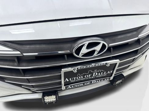 Used 2019 Hyundai Elantra SE FWD image 12