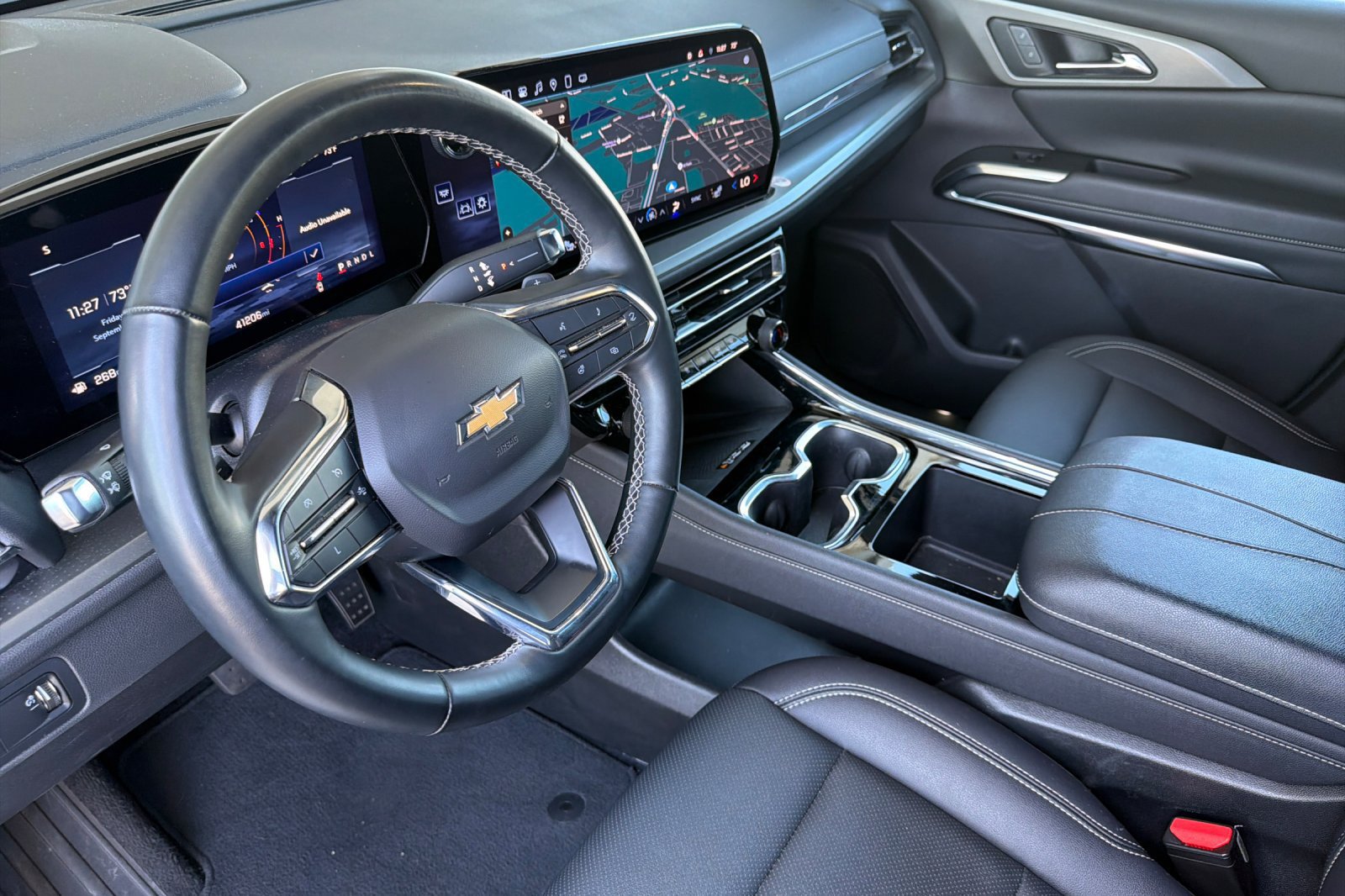 Used 2025 Chevrolet Traverse LT FWD image 12