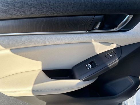 Used 2022 Honda Accord Touring image 11