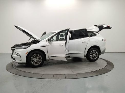 Used 2023 Buick Enclave Essence AWD/4WD image 13