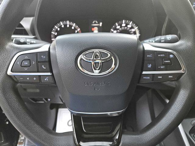 Used 2021 Toyota Highlander L FWD image 13