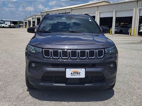 Used 2024 Jeep Compass Latitude image 3