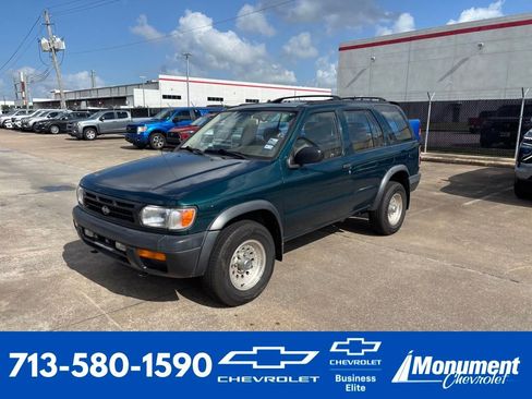 Used 1997 Nissan Pathfinder LE RWD image 1