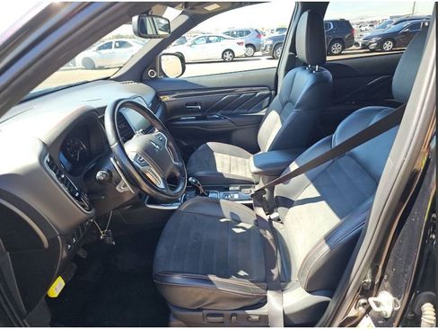 Used 2022 Mitsubishi Outlander LE image 11