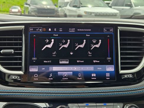 Used 2021 Chrysler Pacifica Touring-L FWD image 22