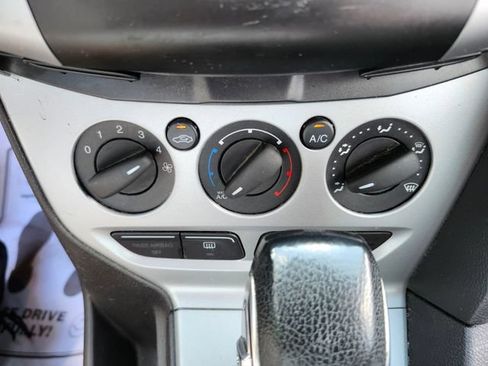 Used 2014 Ford Focus SE FWD image 26