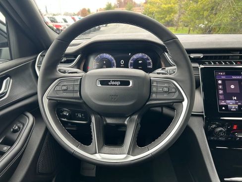 New 2025 Jeep Grand Cherokee L Altitude image 10