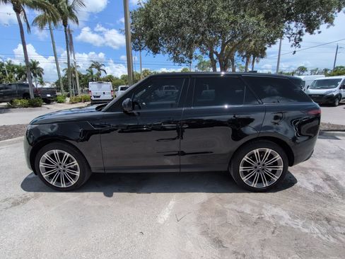 Used 2025 Land Rover Range Rover Sport SE AWD/4WD image 8