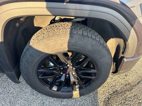 Used 2023 GMC Sierra 1500 Elevation w/ X31 Off-Road Package AWD/4WD image 12