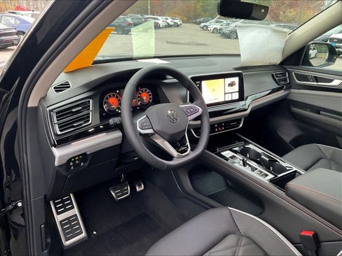 New 2026 Volkswagen Atlas Peak Edition image 9
